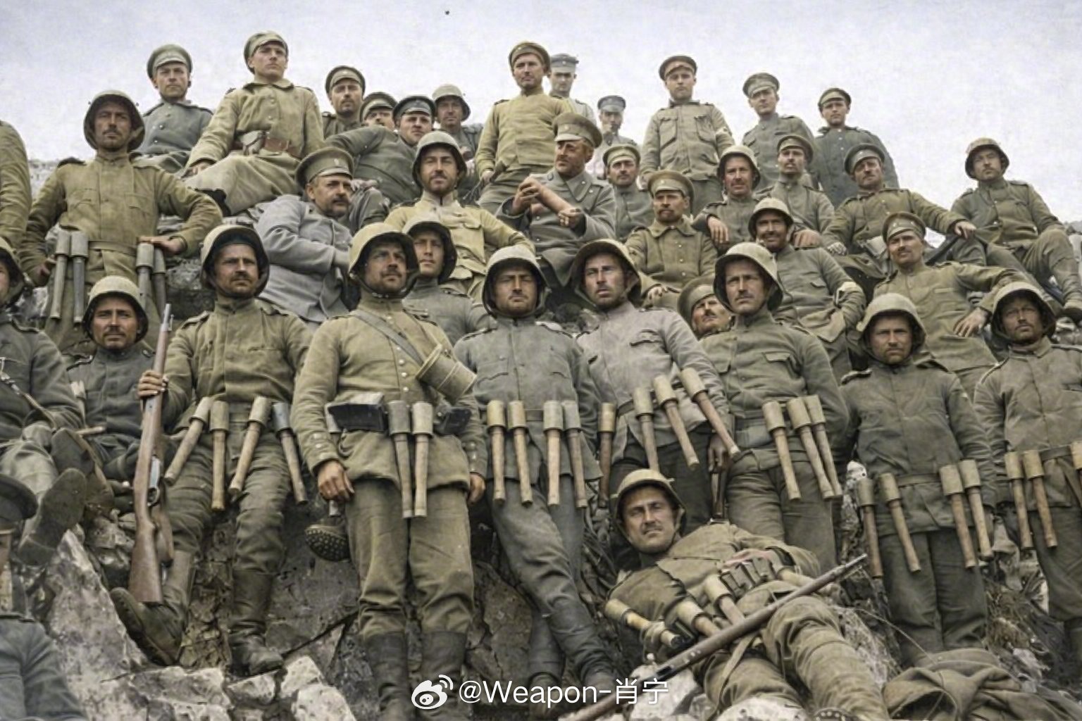 烽火问鼎计划每天认识一件兵器图1和图2拍摄于萨洛尼卡前线的保加利亚突击队，时间