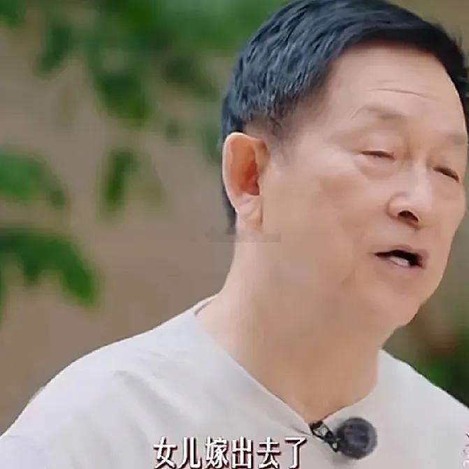 我怎么不相信谢娜爸爸的话呢？是因为谢娜出息发达？怎么可能会说女儿嫁出去也要入族谱