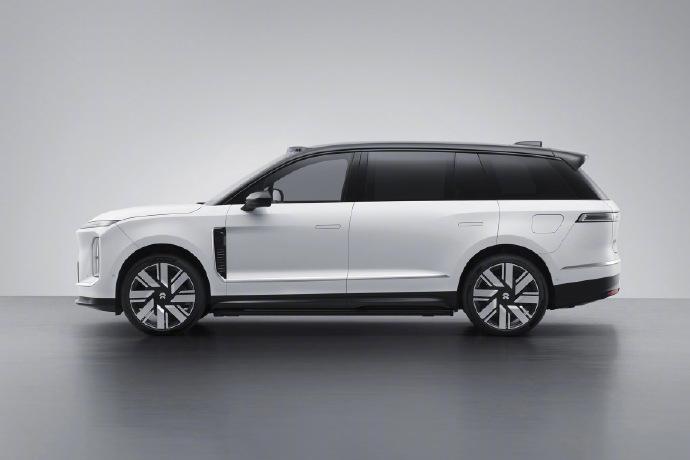 蔚来ES9现身工信部。工信部第403批新车公示中，蔚来ES9正式亮相，新车预计