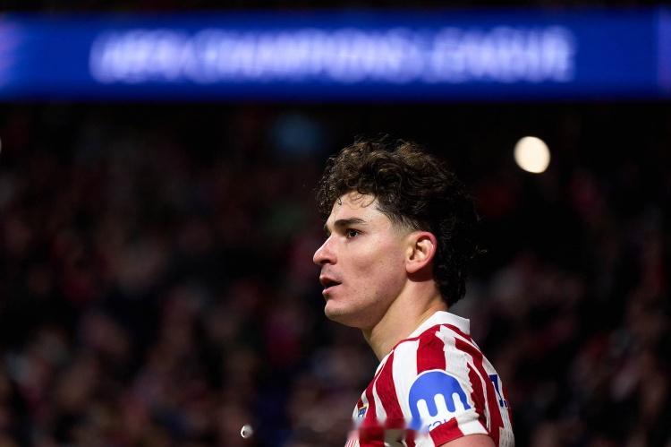 阿尔瓦雷斯转会巴萨近日，足坛传来重磅转会传闻，记者HernánCastillo