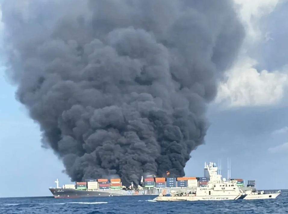 地中海又传来一声巨响，俄6万吨巨轮惨遭击沉，普京：绝不轻饶！2026年3月3日，