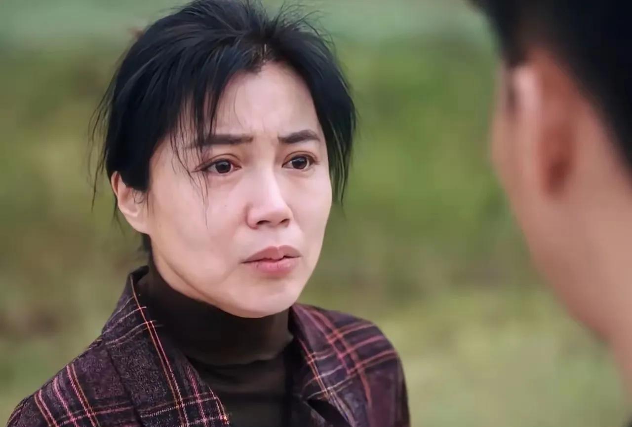 追剧《利剑·玫瑰》，“红姨”柳红梅在邓妍的审问后交代了自己买孩子的经过和原因。