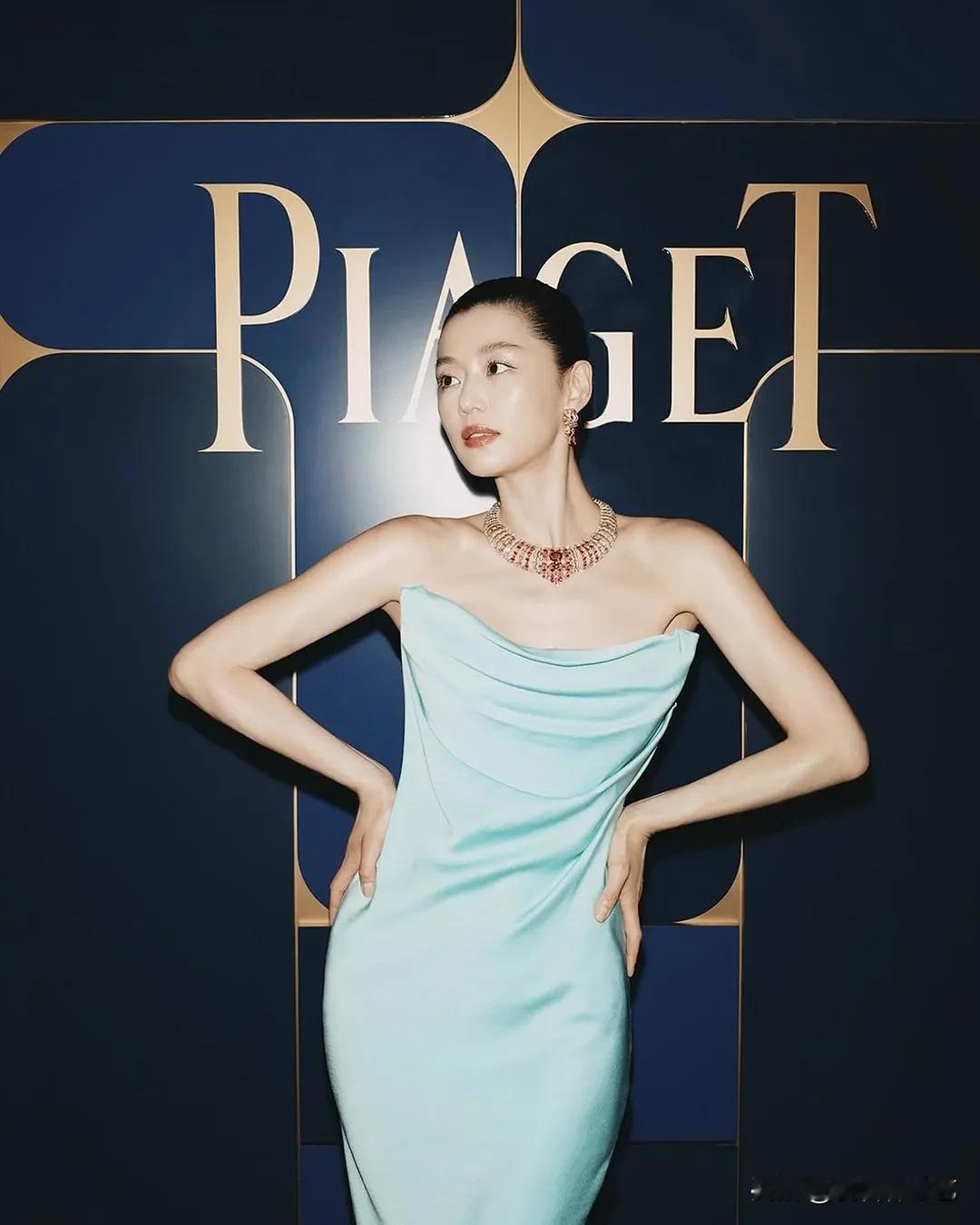 23日，演员全智贤在自己的Instagram上上传了多张照片。公开的照片中，全智