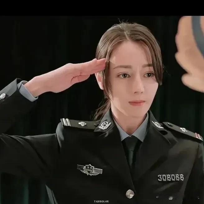 迪丽热巴要彻底翻盘了《利剑玫瑰》央视上星预定！这可不是普通剧它是中国2