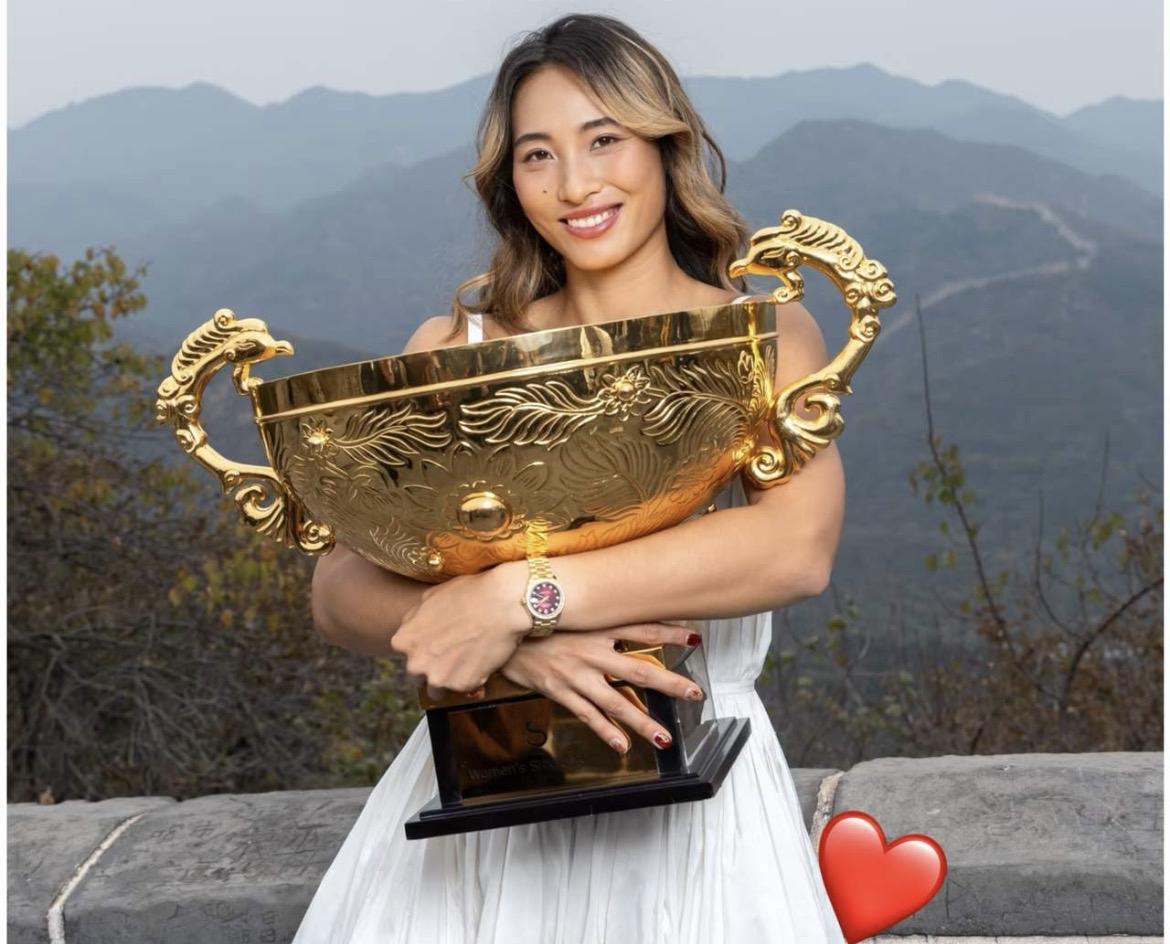 郑钦文1000赛北京夺冠后，理疗师沙迪背地里或许自责后悔了：为了她自己的选择错误
