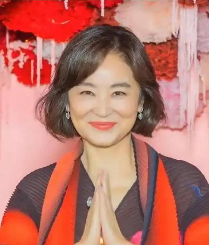 林青霞，冲上热搜。7月20日，谢贤去世后，他的好友林青霞突然冲上了热搜