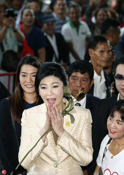 美丽的英拉，不领结婚照，事业心强的她貌似没有恋爱脑。看得出来她是个好母亲，当她儿