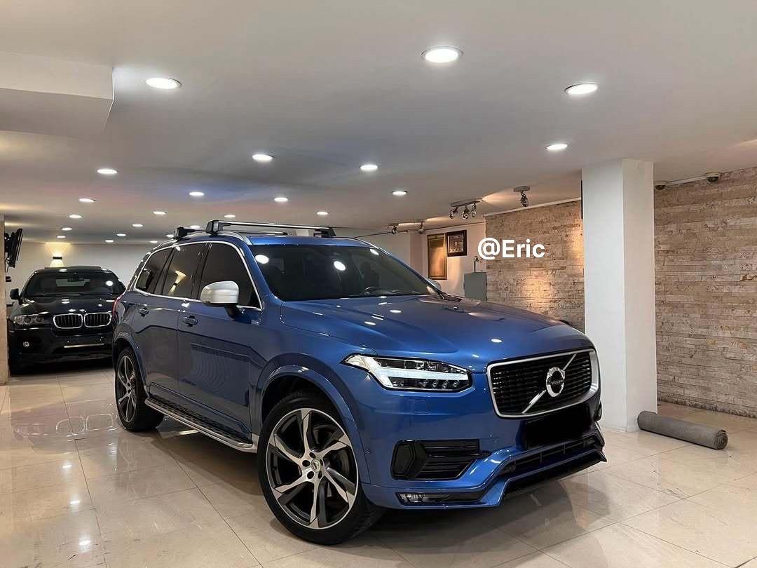 XC90的颜值巅峰。纯燃油版 R-design 焰影蓝