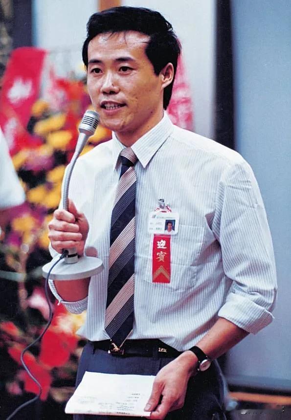 王石出道很早，早年在深圳创办万科，股权40%不要了，后来捐给了清华，市值大概5