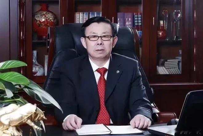山东专科生，坐拥4500亿光模块王国2025年夏天，A股市场被光模块“易中天”