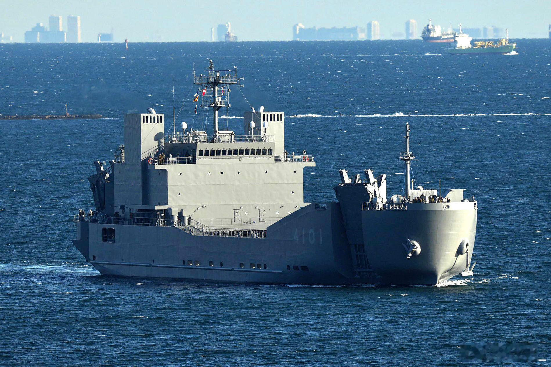 陆自LSV-4101“阳光”号运输舰昨天驶入横须贺。此舰2024年11月下水，去