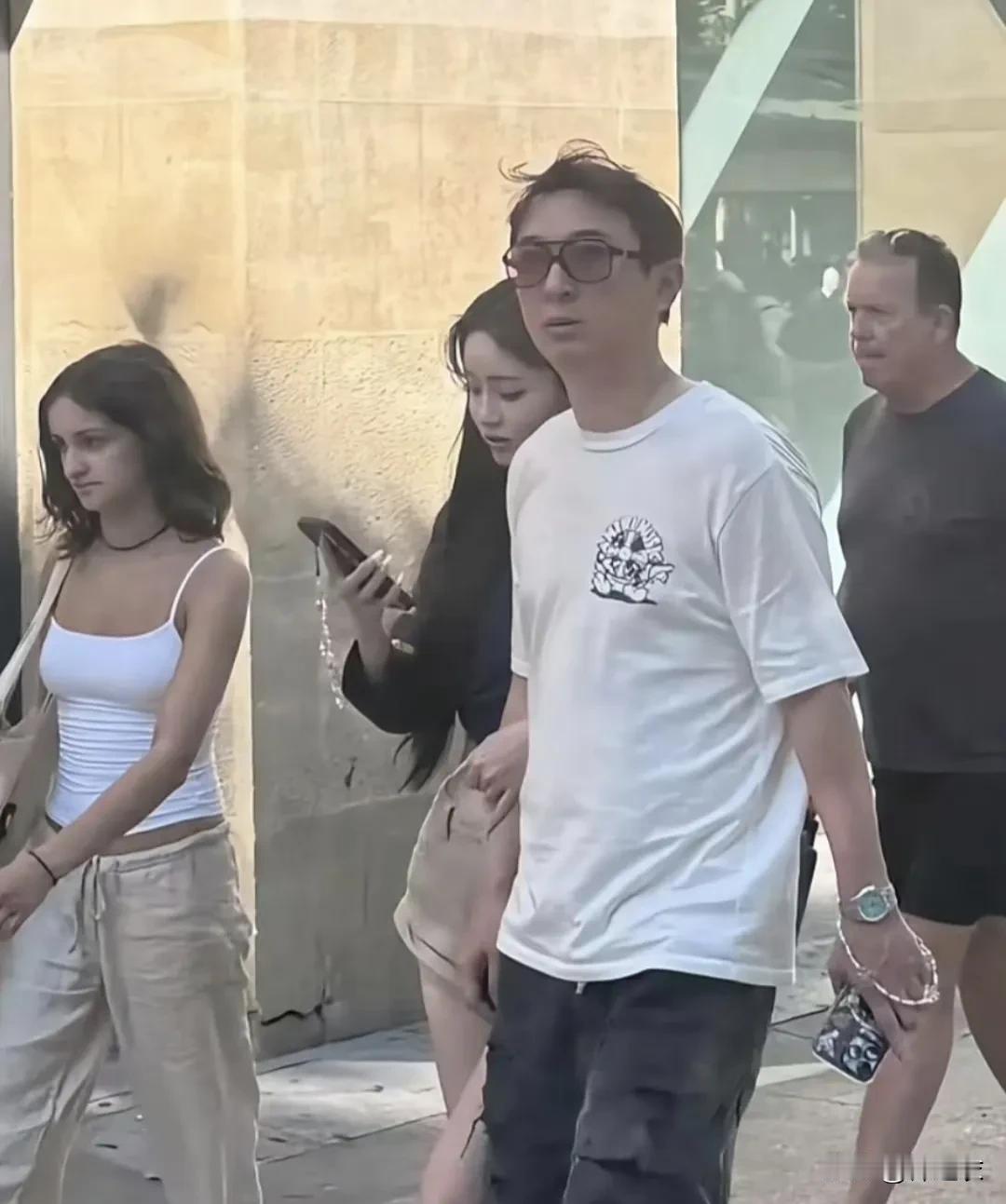 新型的有钱人其实王思聪算一个摆在明面上的例子，其实在他们圈子也是见怪不怪了。
