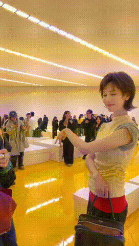 陈都灵碳酸贴贴谁看了陈都灵和碳酸的贴贴不心动！嘴上说着不吃醋，心里已经甜炸了，温