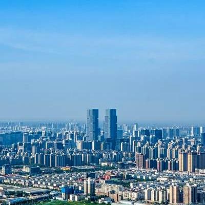 夜里被带去看盘时，被中介一句话拎醒：真抗跌的，就那么几类。2026年的合肥共识