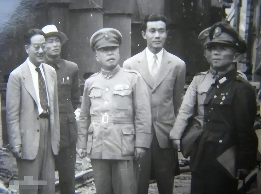 不止吴石，赴台的国军高级将领受迫害的很多，身后评价也不一。说蓝营现在，岛内选
