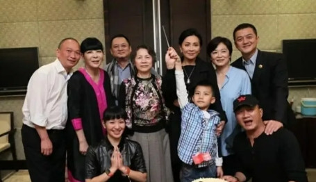 2015年，刘嘉玲终于实现了当“妈”的愿望，虽然这个妈是干的。但对干儿子那是真的