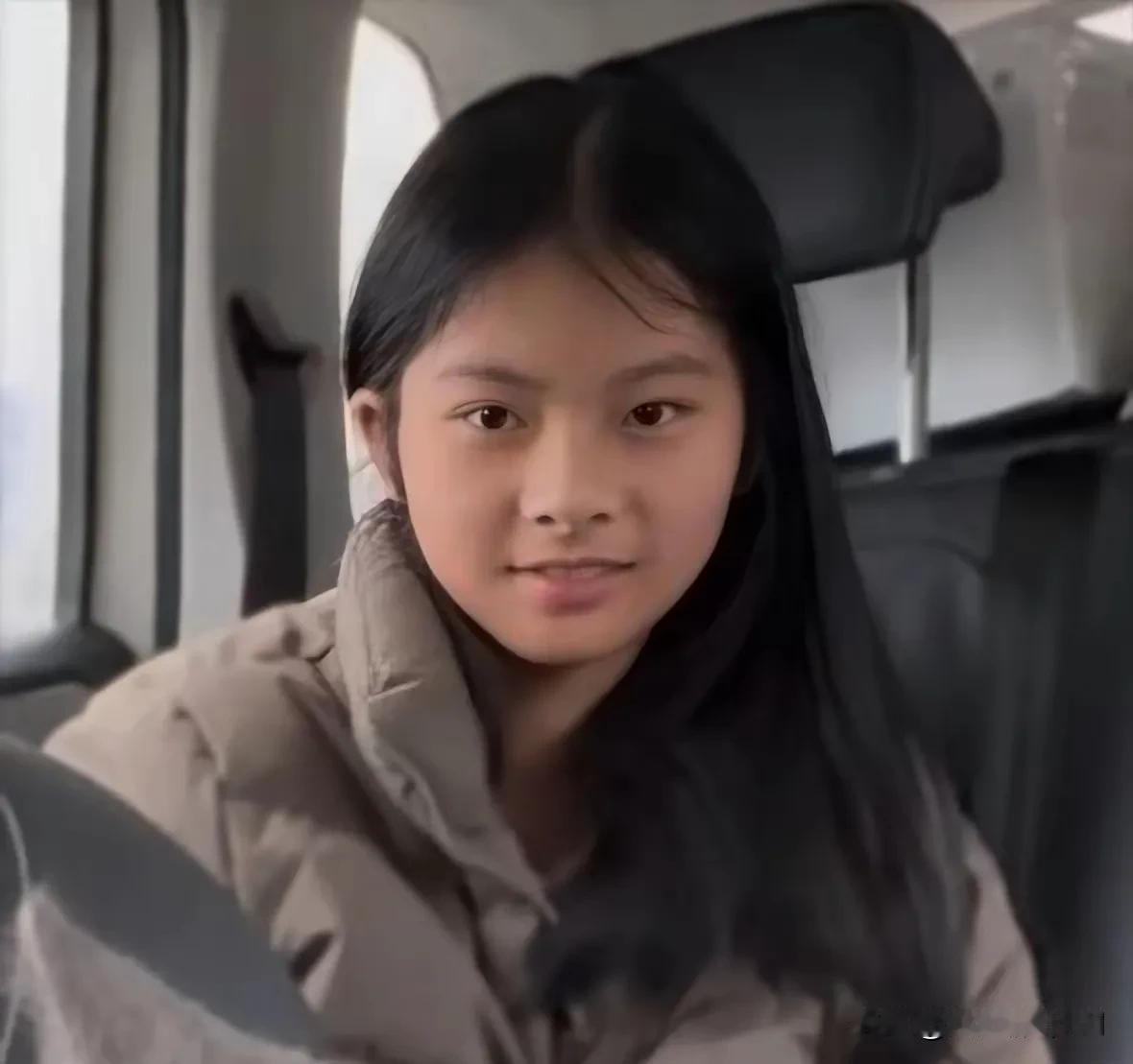 那个深圳钟建川有多可怕，小小年纪心机有多重。他提前在网上买了一把折叠刀，然后在网