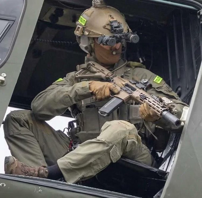 每天认识一件兵器丹麦国家警察AKS特种部队使用他们最近采购的SIGMCXS