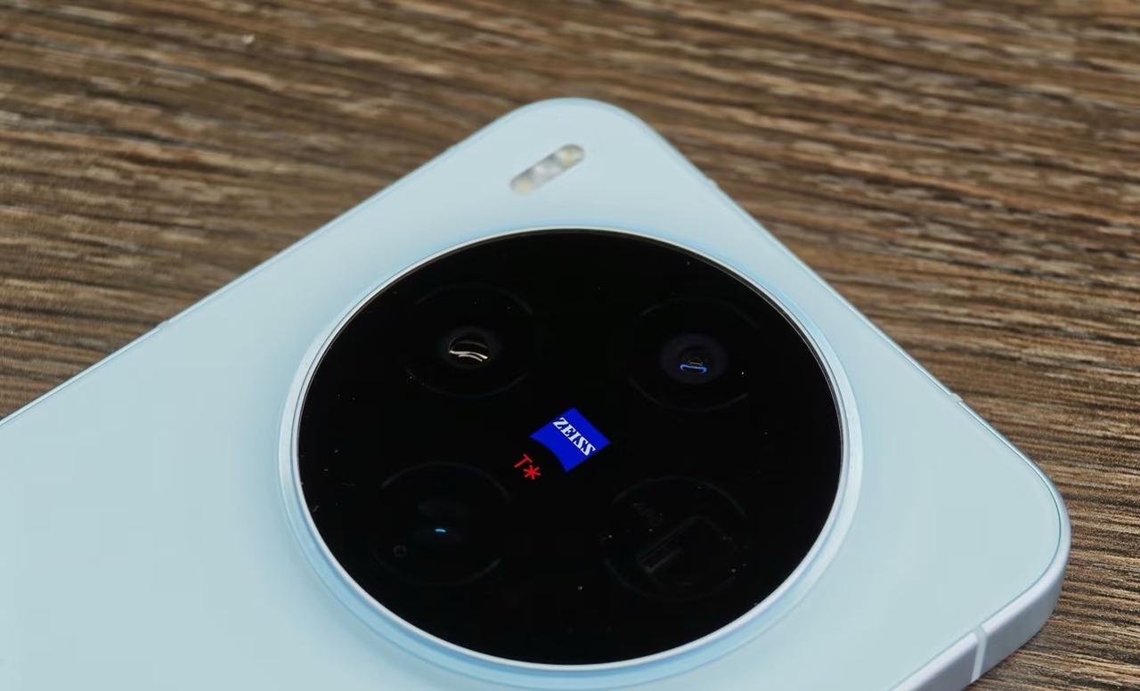 如果你想买小屏，但同时又很追求拍照，那X300可能还是最好的选择S26和米17