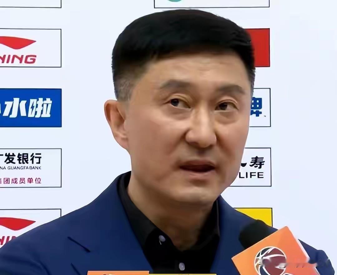 广东宏远俱乐部已经官宣大外援拉科塞维奇加盟，那么被裁掉的会是谁呢？现在看萨姆纳是