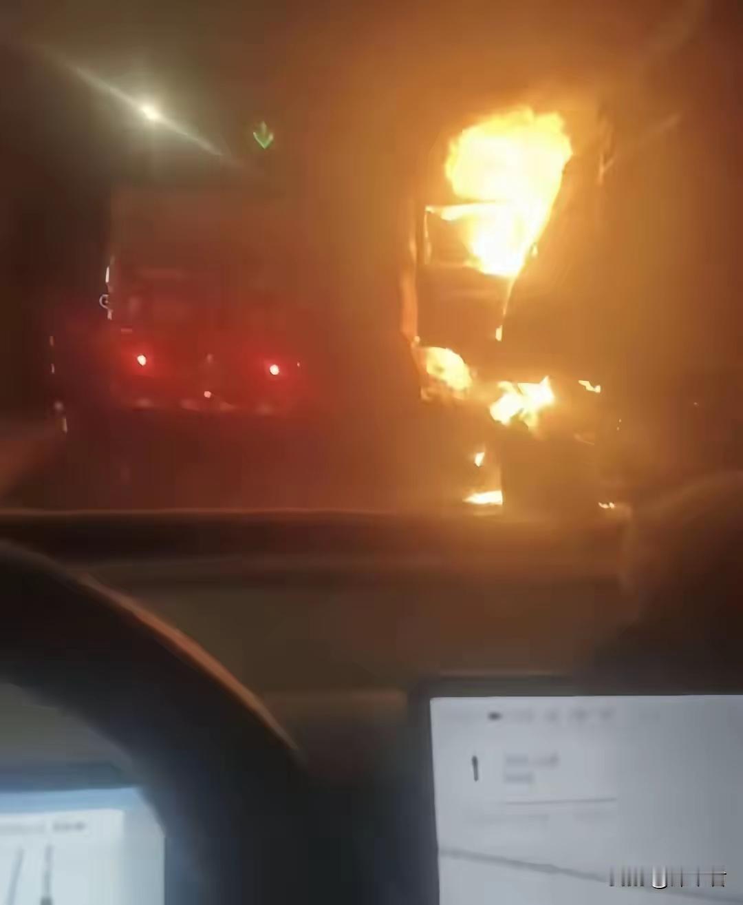 谁说没有大公无私的人？谁说没有毫不利己专门利人的人？这是打谁的脸？“妈！我