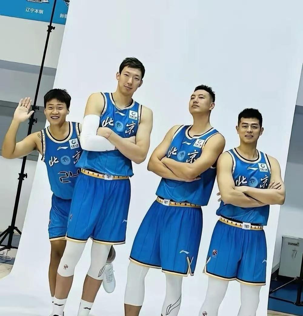 北京111-84大胜新疆，看看数据，北京豪华阵容发挥如何？1.赵睿，北京重磅