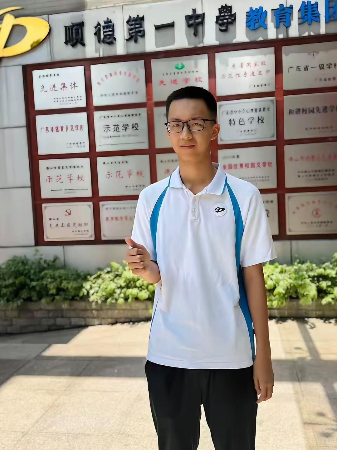上海少年插气胸引流管坐120赴考，618分位列全市前58上海曹杨二中周宇谦