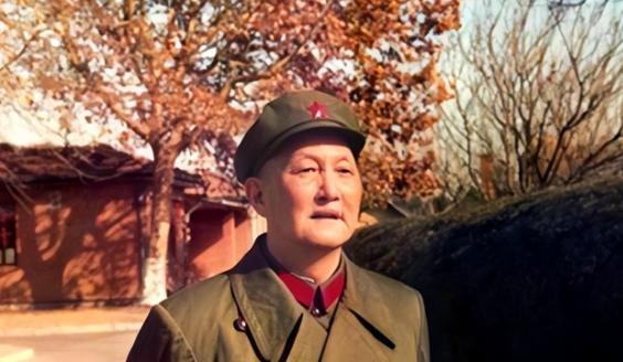 1986年，洪学智遭美方挑衅，“敢问将军是那所军校毕业？"小学毕业的他回答："美