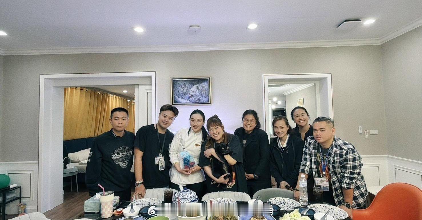 王室王室泰国王室诗丽帕2026年2月3日，诗丽帕和朋友在家中聚餐。