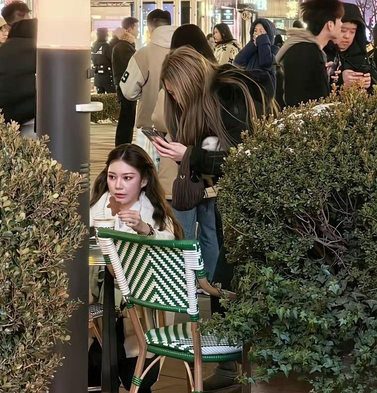 马筱梅都已经怀孕7个月了，但咖啡零食不离手真的是食欲很好，面对这么高强度的直播工