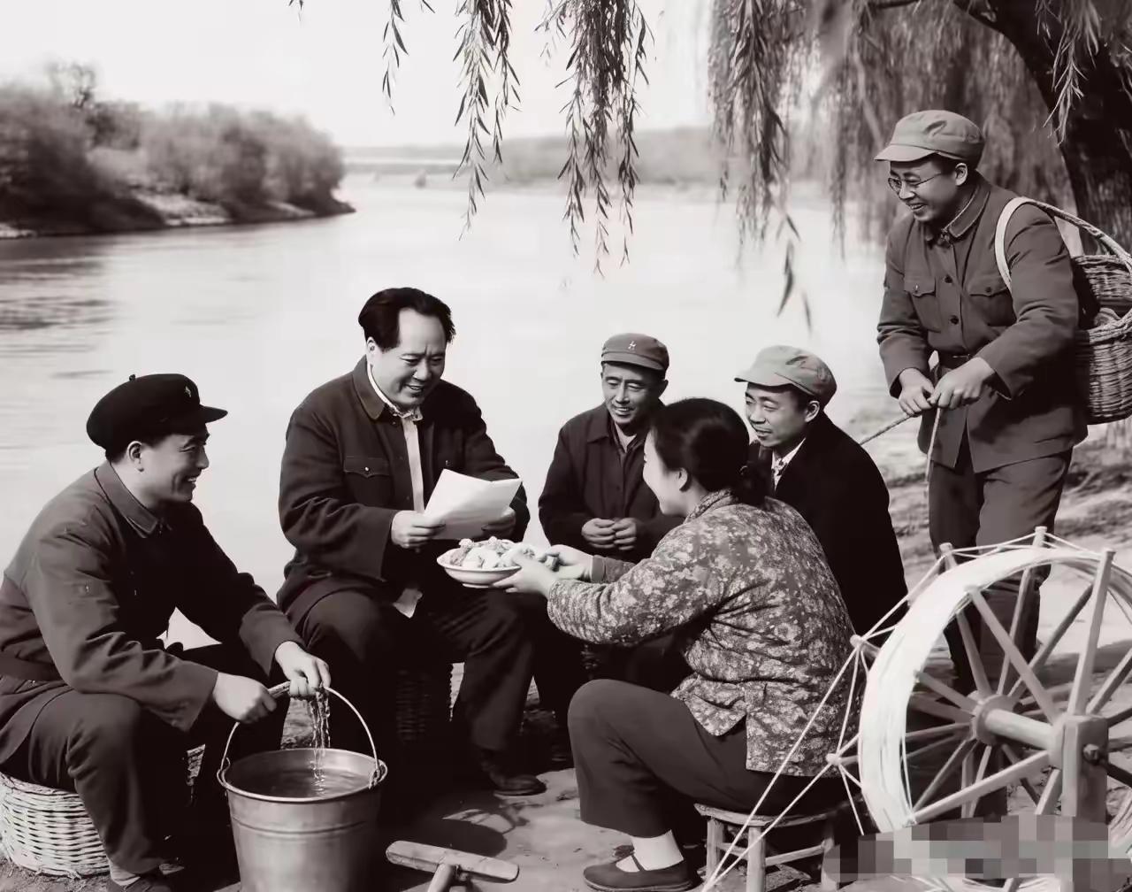 六十年前这张照片，看哭无数人：人民的领袖，最亲的亲人第一次见到这张照片，一