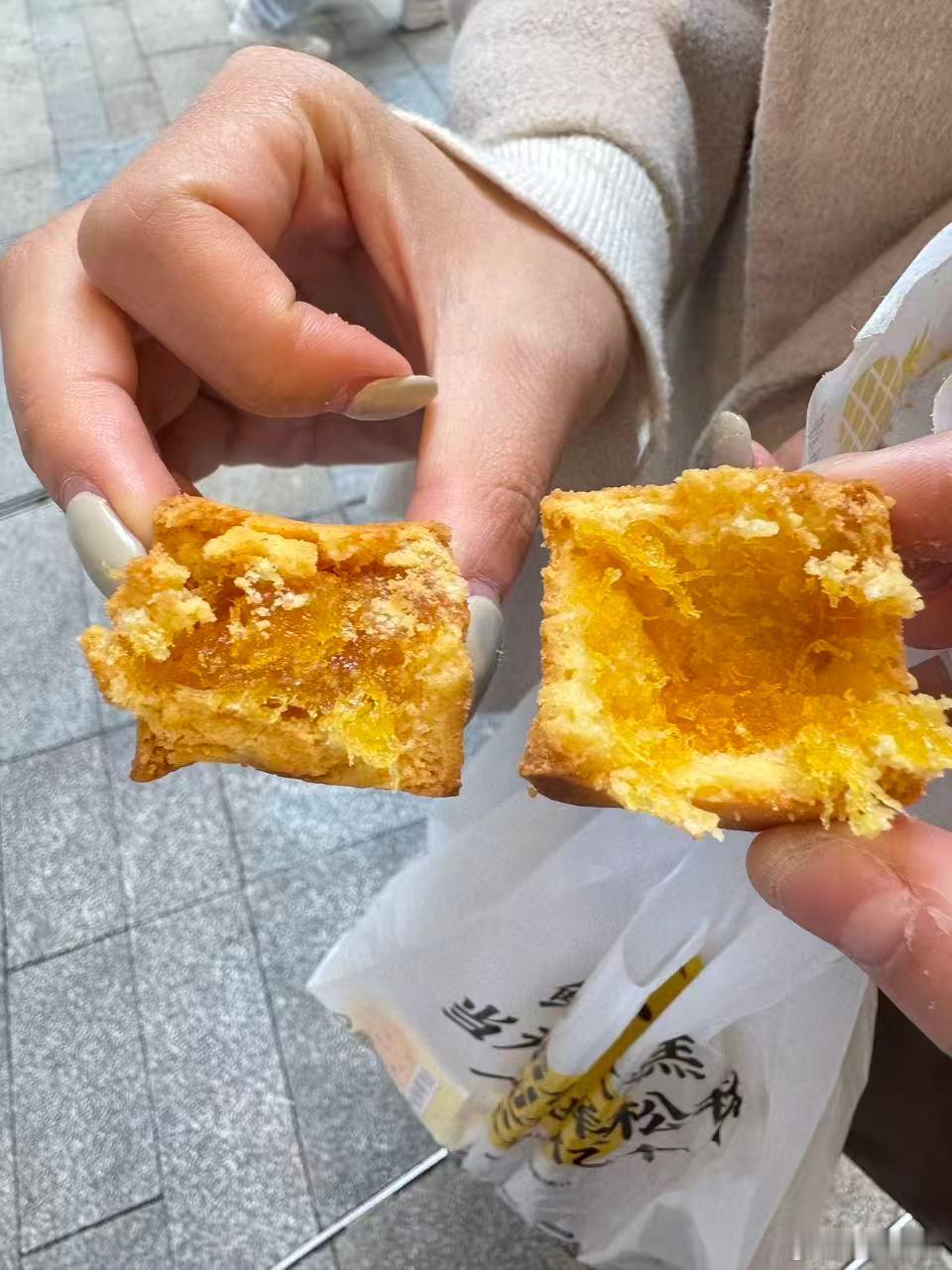 被天气预报骗了，以为要出太阳，约着朋友想去锦城湖喝咖啡晒太阳，直接被冷退，清冷风