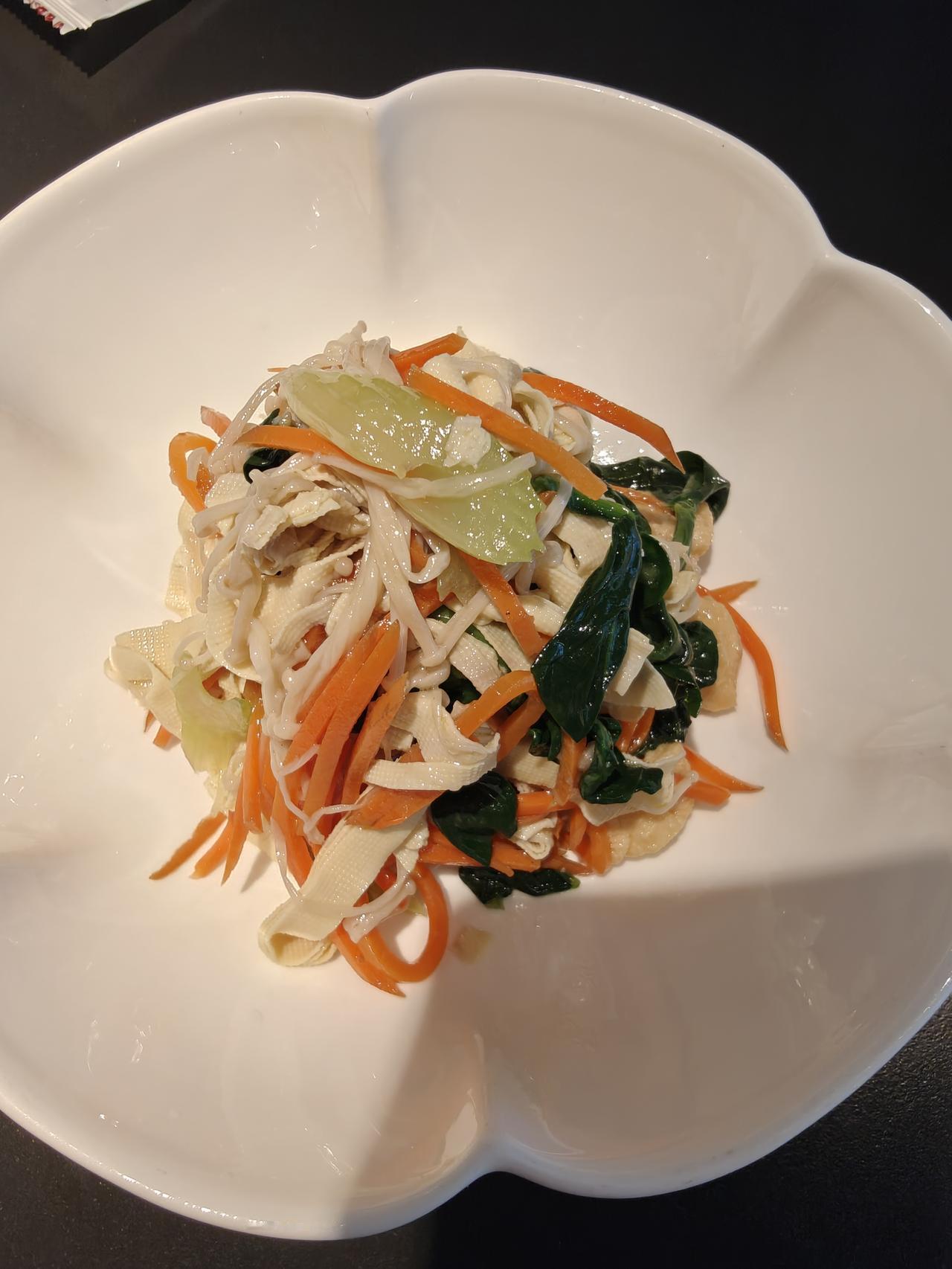 南京人是不是顿顿这个菜？素什锦？？每个饭店都有这个套餐的[笑着哭]