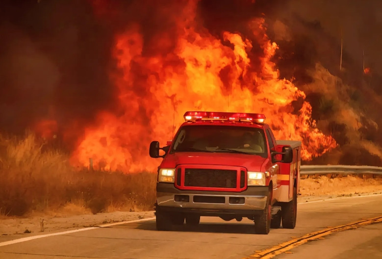 加州又着火了！紧急疏散此前经过不懈的努力，加州终于成功控制了野火的蔓延，但未曾