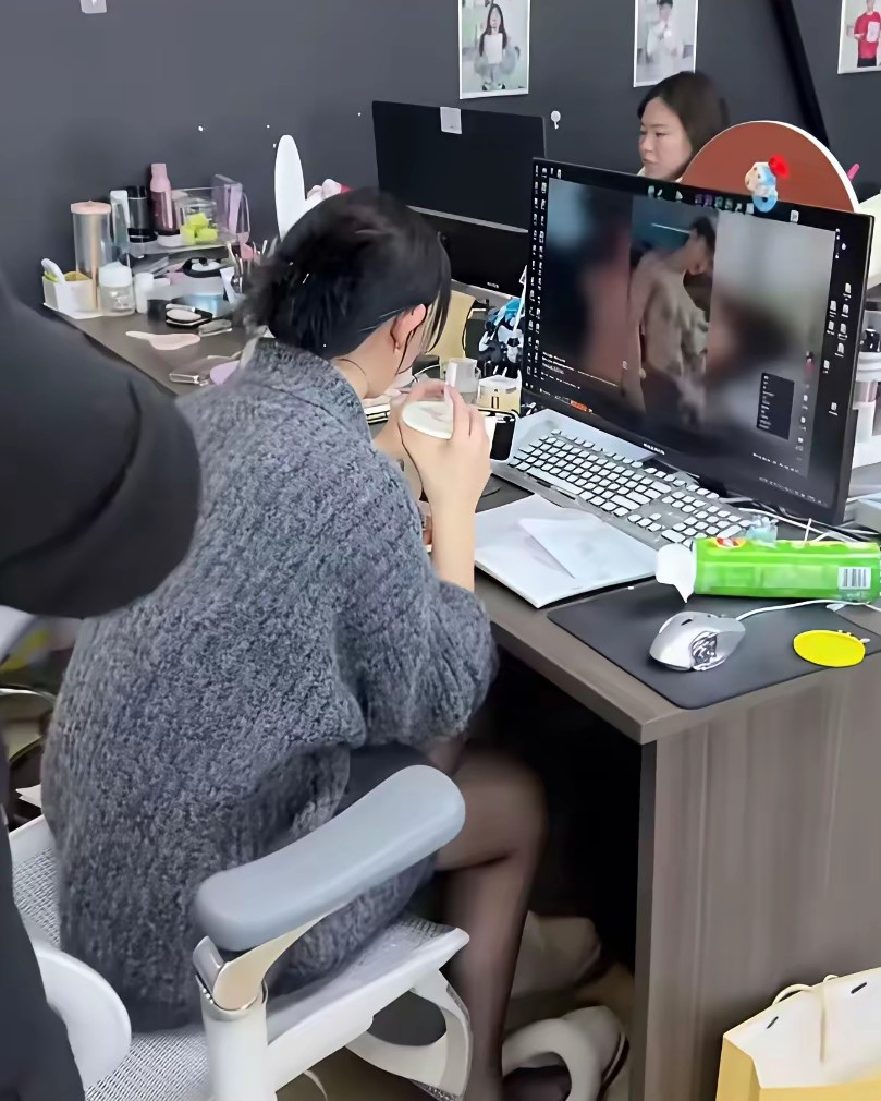 明天准备，把她调到办公室做我秘书！