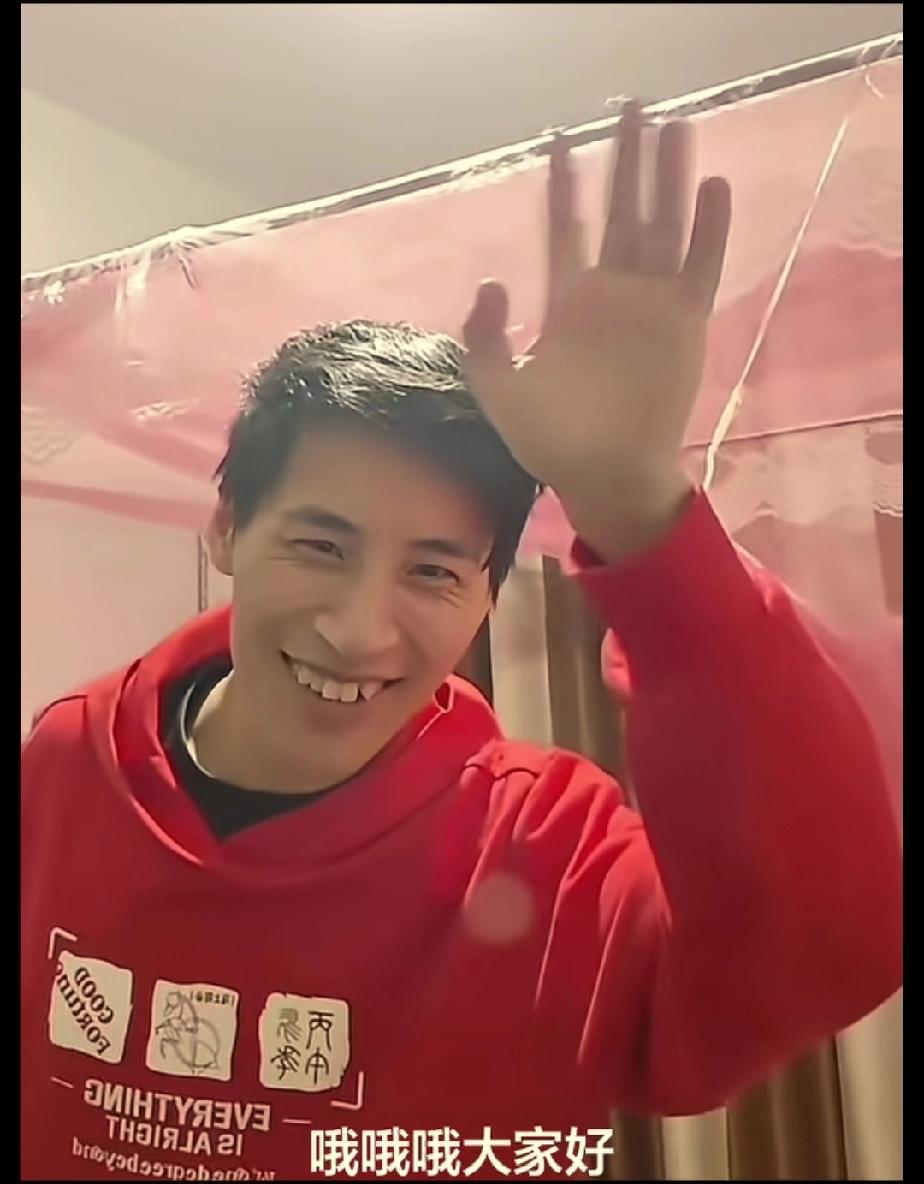 张云鹏真是个地道的中国孩子，来到中国没几天就学会了不少汉语。今天，他对着镜头用汉