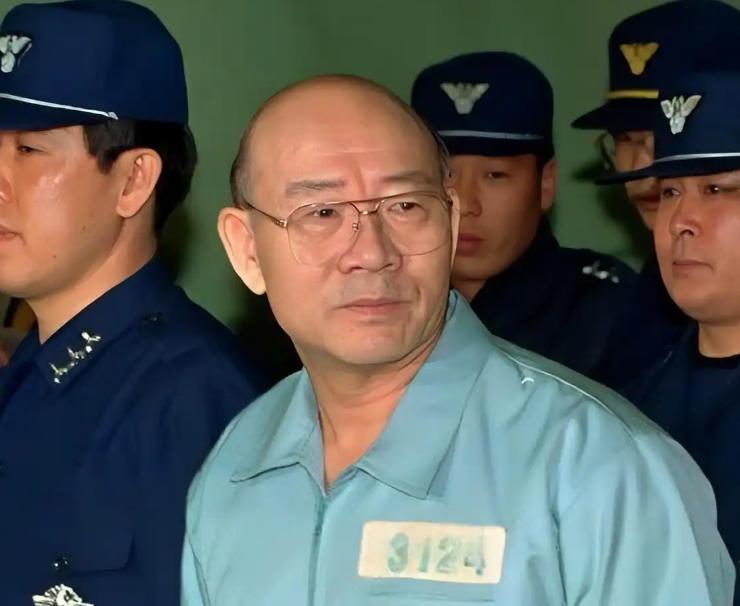 为什么越来越多的韩国人开始怀念全斗焕？这个问题的突兀程度，不亚于在首尔光化门广场