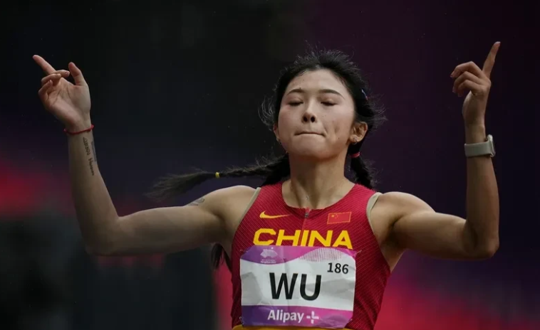 吴艳妮得了第一，但是林雨薇怎么输的，明白的人心里都清楚！很出人意料，在倒数第二个
