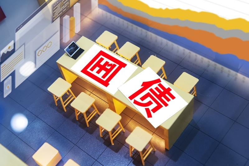 想买国债，可不是所有银行都能买，只有成为国债承销团成员的银行才能代售。要是买储