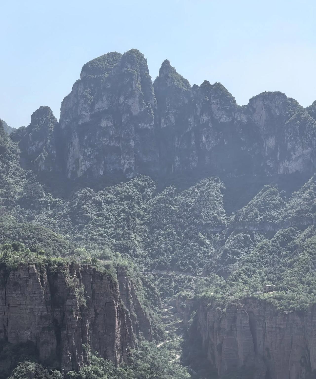 巍巍太行，那可是“天下之脊”，像巨龙蜿蜒八百里，横跨四省市，覆盖约14万平方公里