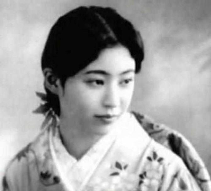 1937年初，肩扛大将军衔的本庄繁和关东军司令南次郎，连夜闯入侯爵嵯峨实胜的家。