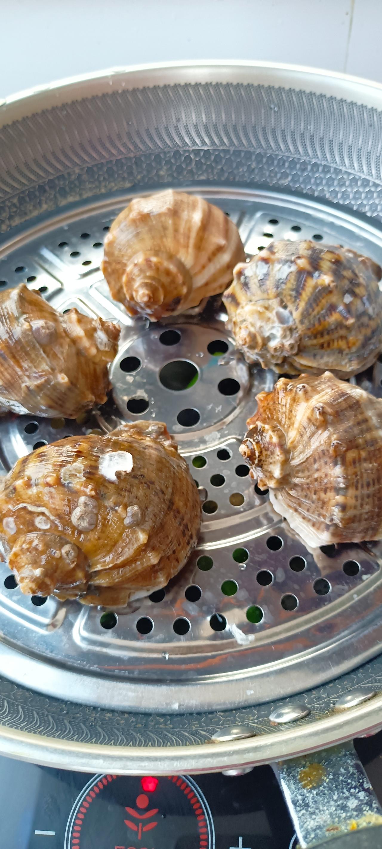 我老公下班回来，进门的第一句话就说:无债一身轻！没钱也一身轻呢！大老爷们，就不是