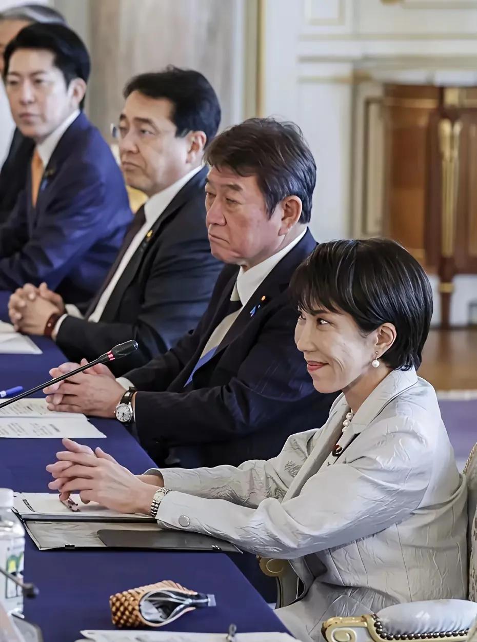 面部表情丰富真的会让容颜皱纹变多。就像爱笑的人，眼周总在频繁运动，久而久之鱼尾纹