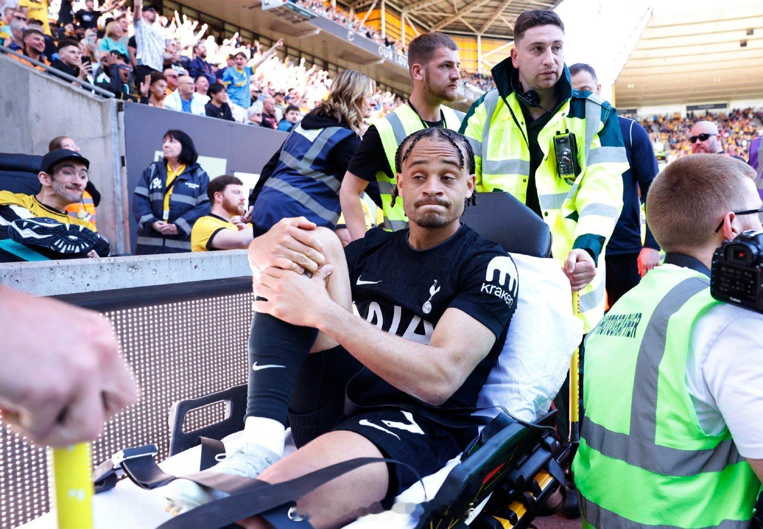 西蒙斯十字韧带撕裂无缘世界杯世界杯多个消息源确认：热刺中场，23岁荷兰国脚哈维