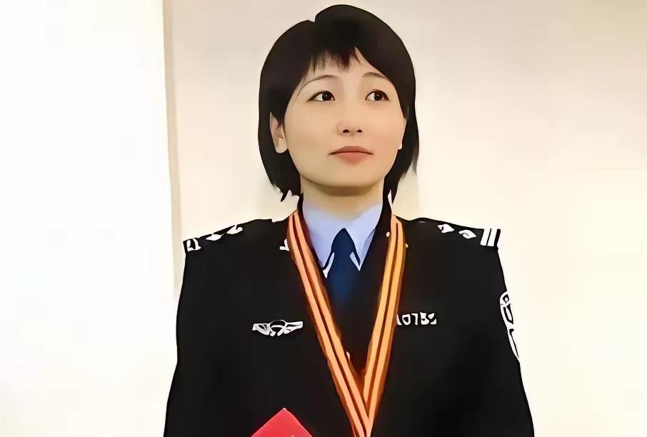 2003年5月，杭州下水道里发现一个17岁女孩的尸体。警察没找到她怎么死的，反而