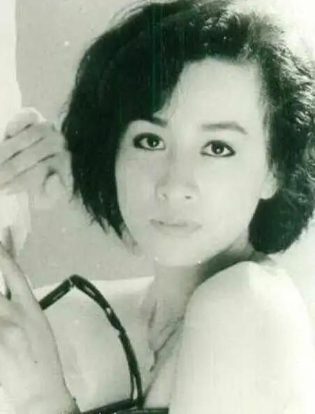全港都知道谁绑了刘嘉玲，却没人敢提那个名字，小喽啰替罪，大佬逍遥，连梅艳芳牵头五
