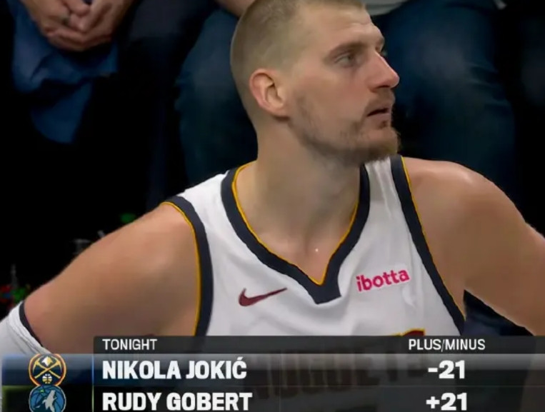 能把约基奇憋成这样，也是没谁了麦克丹尼尔斯最后上了一个空篮。说实话，这个篮上得