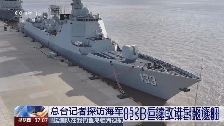 10亿美元的重型驱逐舰，居然被一艘塑料小船给“贴脸开大”了！这不是拍电影，而是真