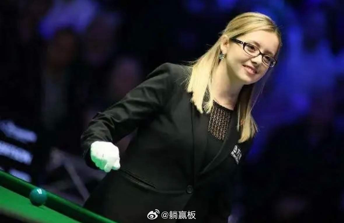 我宣布赵心童夺冠，比赛中最吸睛的不见得是他本人，也不一定是小特，反而是那个在场边