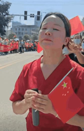 上人民日报了！贵州，女子为了送别人民子弟兵，竟然一次性买了10多个西瓜，可是，她